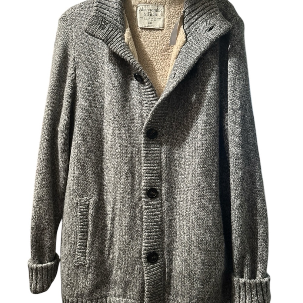 VTG Abercrombie sweater jacketed with Sherpa lining. 
Brand new…with tags